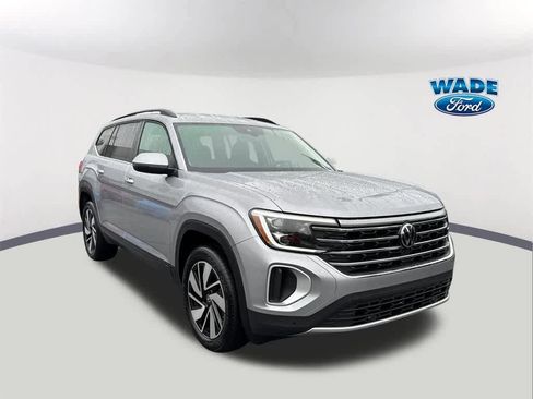 Used 2024 Volkswagen Atlas SE image 3