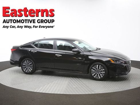Used 2025 Nissan Altima 2.5 SV FWD image 46