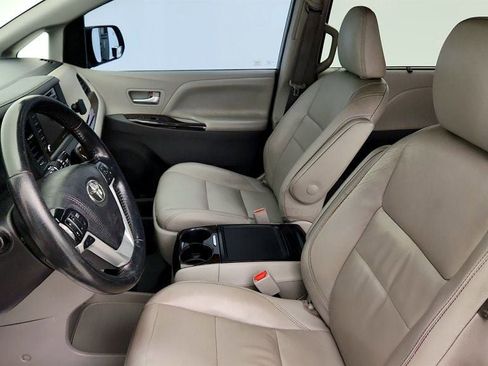 Used 2020 Toyota Sienna XLE Premium AWD/4WD image 21