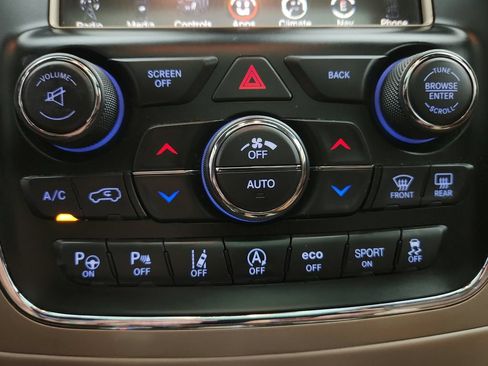 Used 2017 Jeep Grand Cherokee Summit w/ Platinum Series Group AWD/4WD image 19