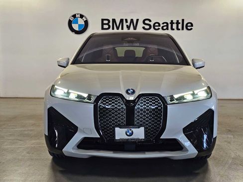 Used 2023 BMW iX xDrive50 w/ Premium Package AWD/4WD image 6