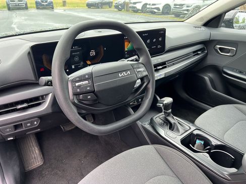 Used 2025 Kia K4 FWD image 13