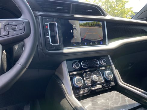 Used 2023 GMC Yukon XL Denali AWD/4WD image 24