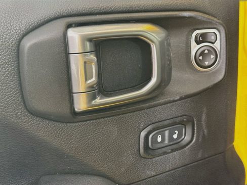 Used 2020 Jeep Wrangler Unlimited Sahara AWD/4WD image 18