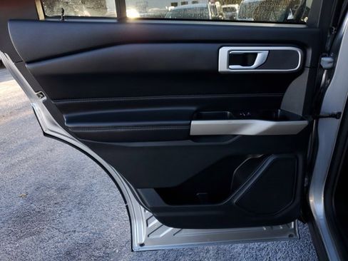 Certified 2023 Ford Explorer XLT image 12
