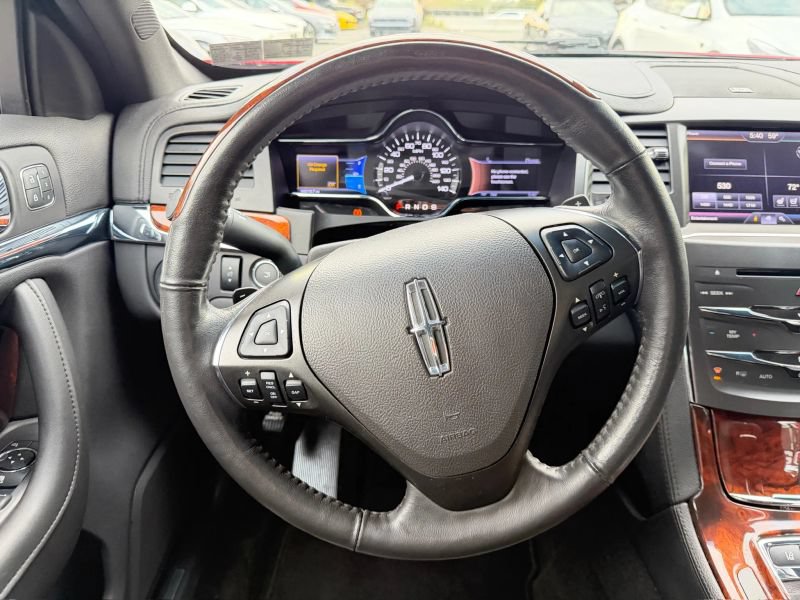 Used 2013 Lincoln MKS AWD image 21