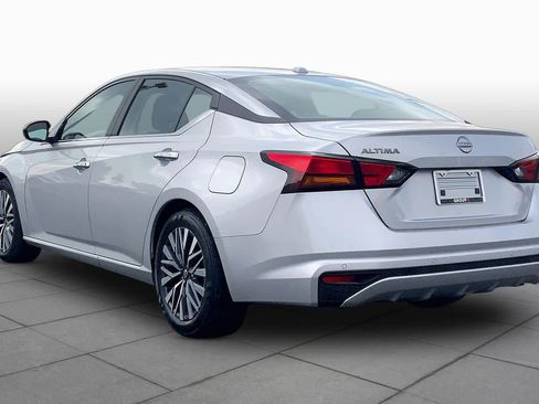 Used 2025 Nissan Altima 2.5 SV FWD image 12