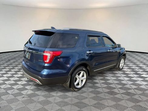 Used 2017 Ford Explorer XLT w/ Equipment Group 202A AWD/4WD image 7