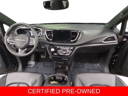 Used 2025 Chrysler Pacifica Select FWD image 36