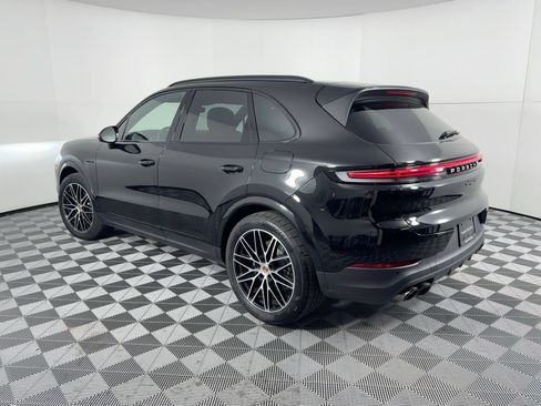 Used 2025 Porsche Cayenne Coupe AWD/4WD image 3