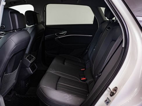 Used 2022 Audi e-tron Premium w/ Convenience Plus Package image 35