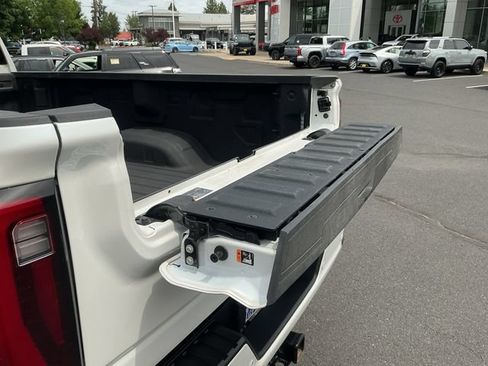 Used 2025 GMC Sierra 3500 Denali w/ Denali Reserve Package AWD/4WD image 34