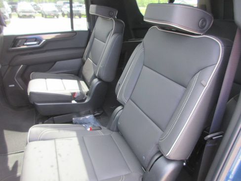 New 2026 GMC Yukon XL Elevation w/ Elevation Premium Package AWD/4WD image 13