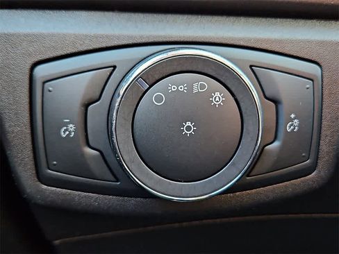 Used 2018 Ford Fusion SE w/ Fusion SE Technology Package image 20