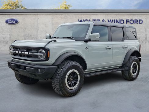 Used 2023 Ford Bronco Outer Banks w/ Sasquatch Package image 3