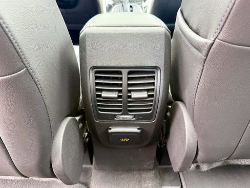 Used 2016 Ford C-MAX SEL w/ Equipment Group 302A FWD image 36