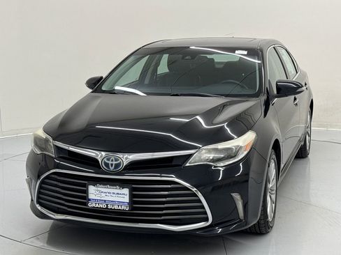 Used 2018 Toyota Avalon Limited FWD image 1