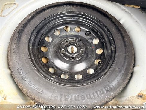 Used 2013 Volkswagen Beetle TDI image 11