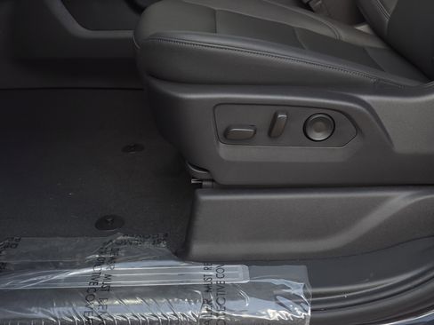 New 2025 GMC Sierra 2500 SLT w/ SLT Premium Package image 11