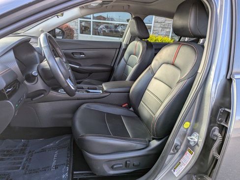 Used 2022 Nissan Sentra SR w/ SR Premium Package image 11