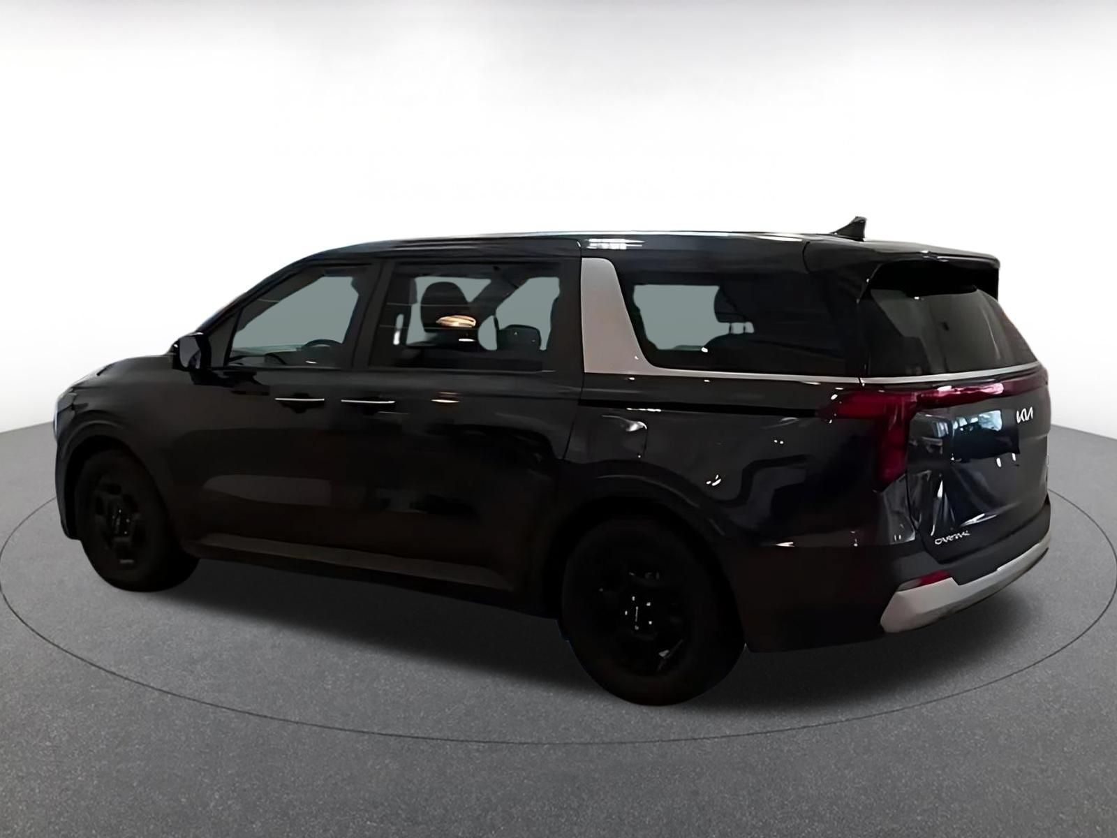 Used 2026 Kia Carnival FWD image 9