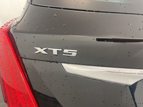 Used 2019 Cadillac XT5 Luxury image 3
