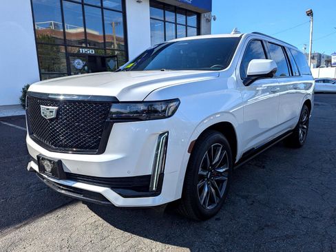 Used 2022 Cadillac Escalade ESV Sport Platinum image 2