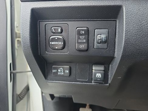 Used 2016 Toyota Tundra SR5 image 24