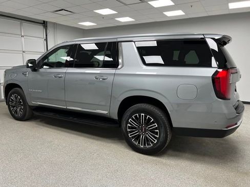 Used 2025 GMC Yukon XL Elevation AWD/4WD image 7