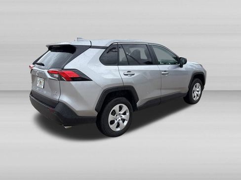 Used 2025 Toyota RAV4 LE AWD/4WD image 4