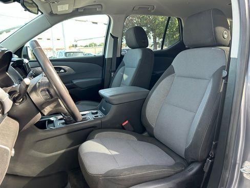 Used 2020 Chevrolet Traverse LT image 20