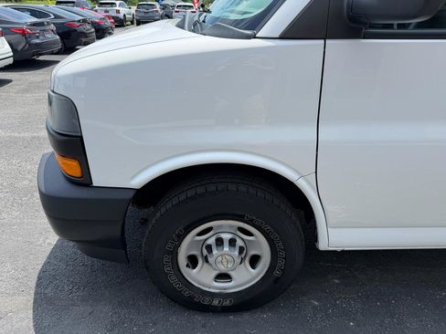 Used 2022 Chevrolet Express 2500 w/ Driver Convenience Package RWD image 12