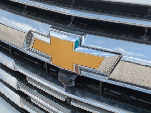 New 2025 Chevrolet Suburban Premier image 31
