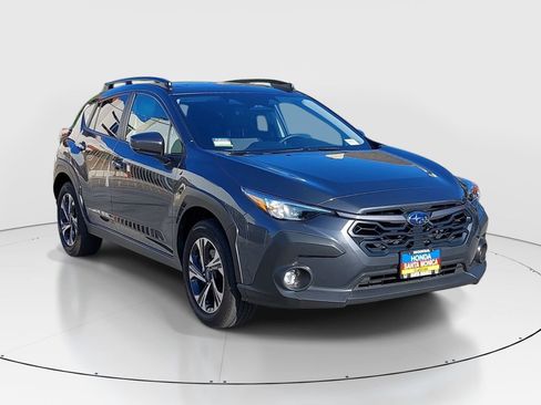 Used 2024 Subaru Crosstrek 2.0i Premium image 3