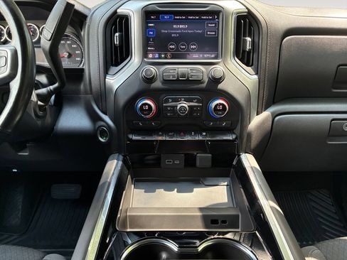 Used 2021 Chevrolet Silverado 1500 LT AWD/4WD image 11