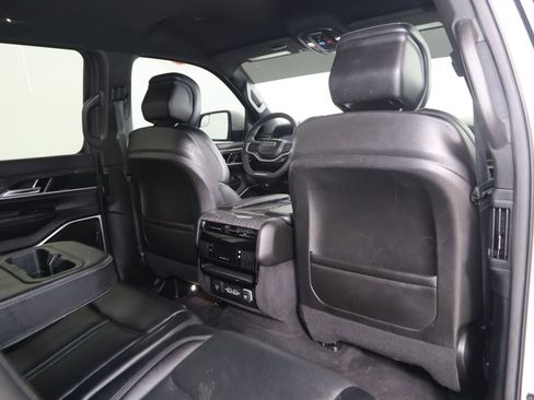 Used 2022 Jeep Wagoneer Series II AWD/4WD image 15