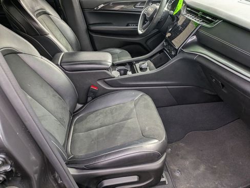 Used 2023 Jeep Grand Cherokee L Laredo image 25