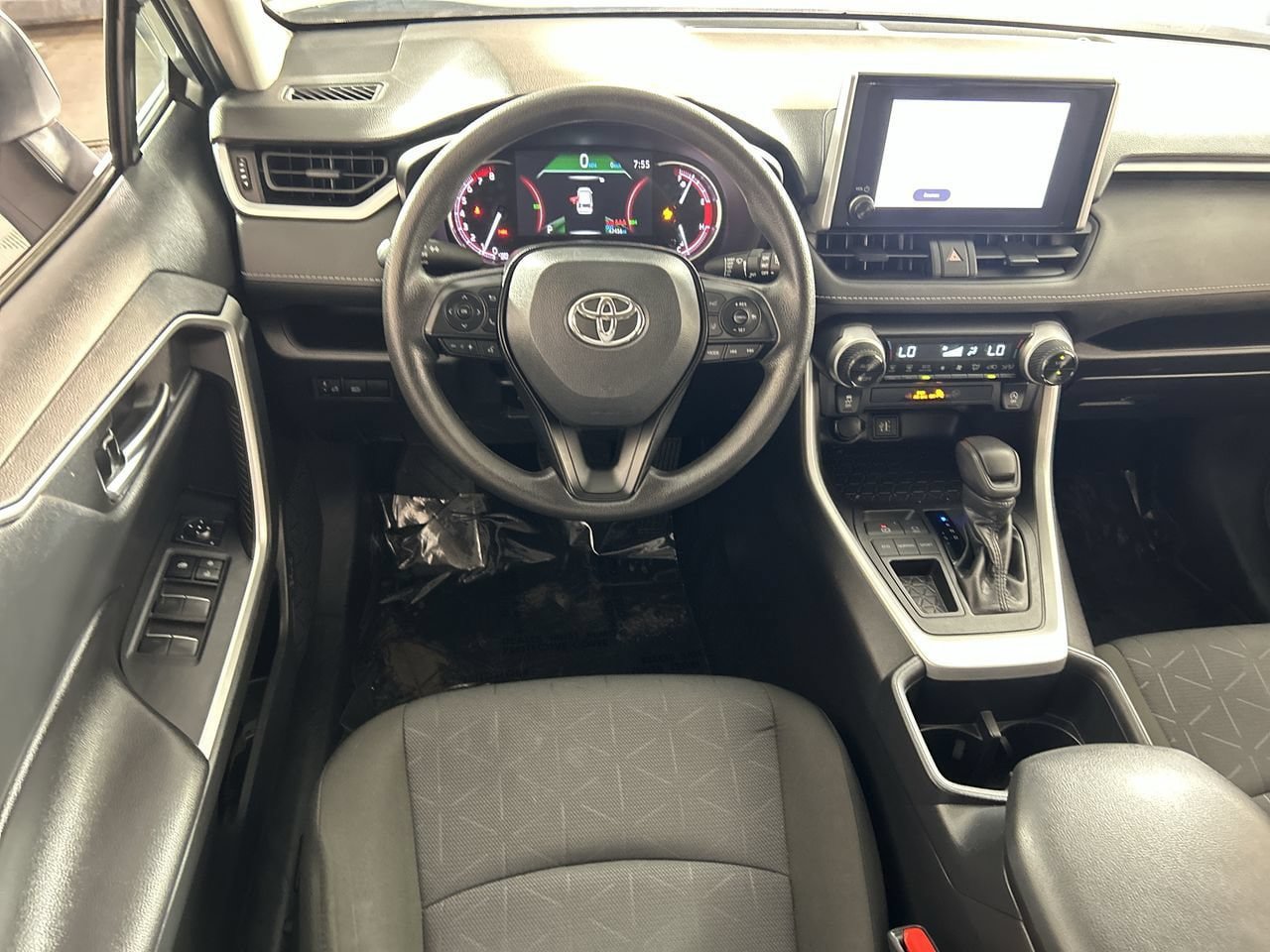 Used 2025 Toyota RAV4 XLE FWD image 22