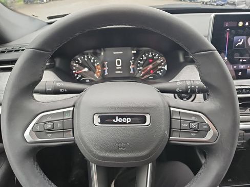 Used 2024 Jeep Compass Latitude AWD/4WD image 17