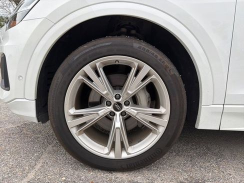 Used 2022 Audi Q8 Premium Plus image 9