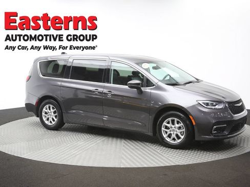 Used 2023 Chrysler Pacifica Touring-L FWD image 49