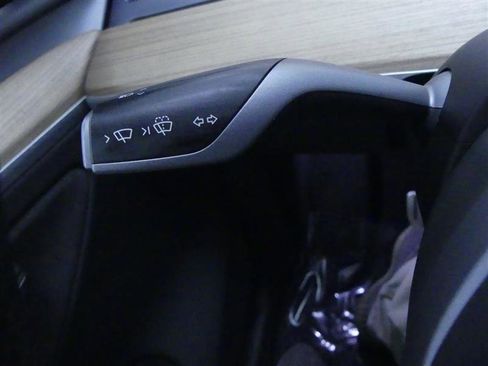 Used 2024 Tesla Model Y Performance image 17