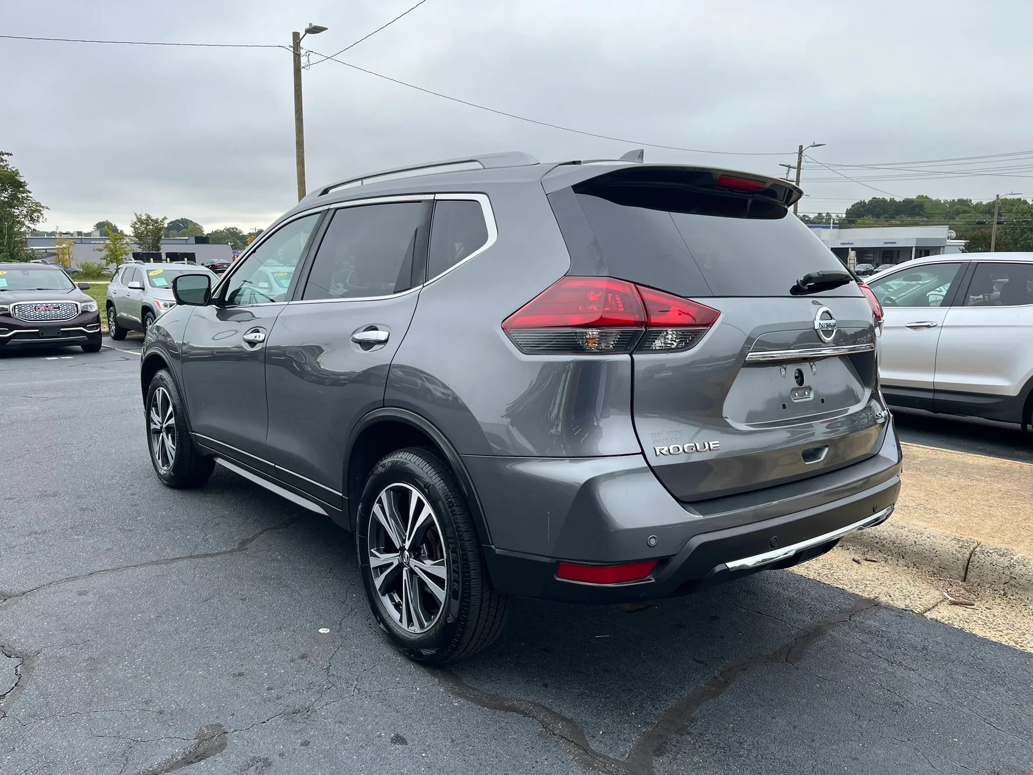 Used 2019 Nissan Rogue SV w/ Premium Package AWD/4WD image 5