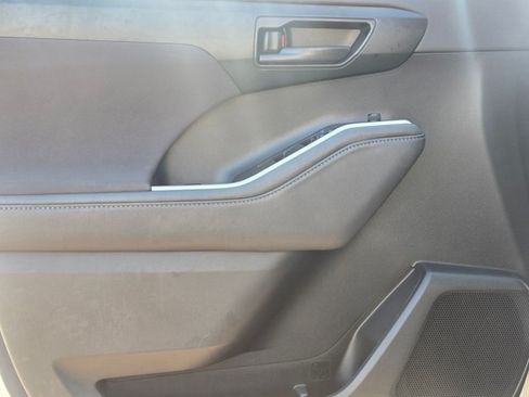 Used 2021 Toyota Highlander L FWD image 10