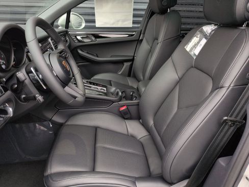 New 2026 Porsche Macan image 5