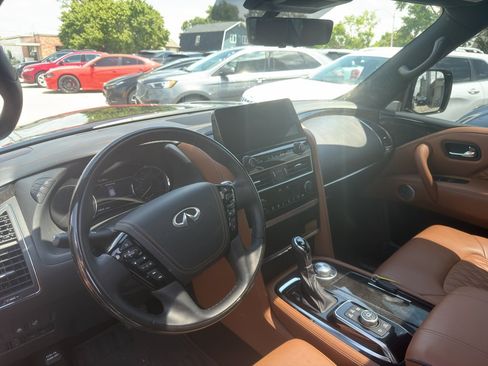Used 2024 INFINITI QX80 Sensory AWD/4WD image 6