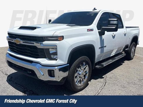 Used 2024 Chevrolet Silverado 2500 LT w/ Convenience Package AWD/4WD image 1