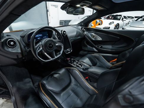 Used 2023 McLaren GT RWD image 18