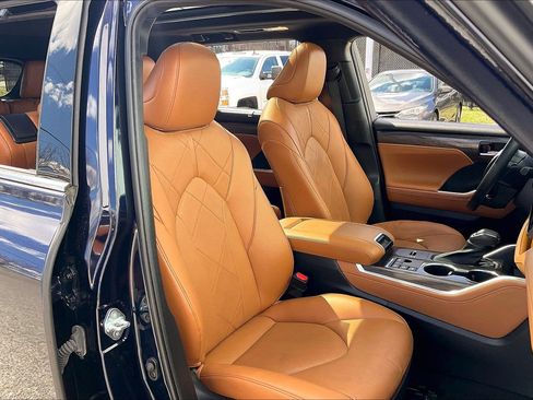 Used 2023 Toyota Highlander Platinum image 9