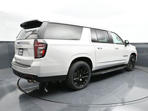 Used 2022 Chevrolet Suburban High Country w/ LPO, Illumination Package AWD/4WD image 3